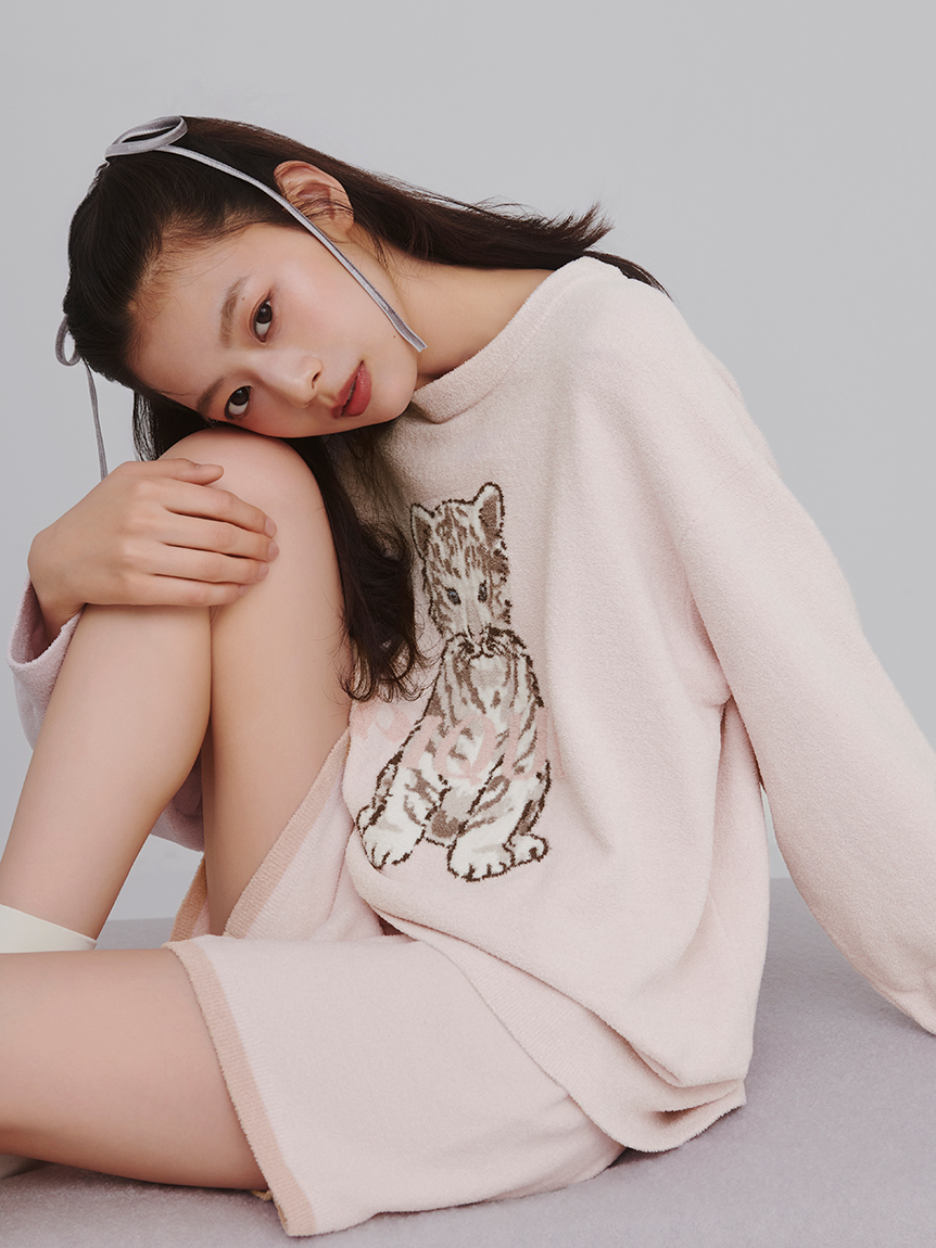 【ONLINE限定】ホワイトタイガージャガードプルオーバー&ショートパンツセット(PNK-F)