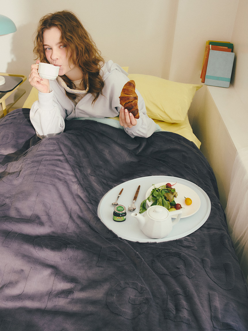 2025ほぼ新品gelato piqué Sleepカービングロゴ毛布ジェラピケ Sleep】カービングロゴ柄 毛布(ベッドリネン)｜ルームウェア・パジャマ